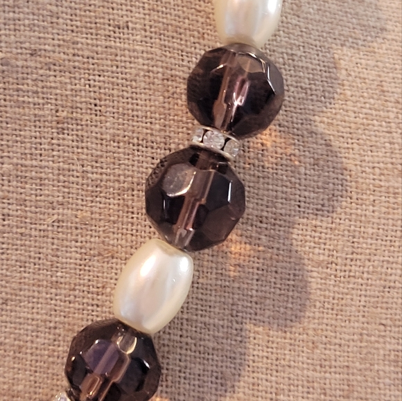 BEAUTIFUL HOMEMADE 16"LONG NECKLACE WITH GLASS AND PERL BEADS - Picture 2 of 5